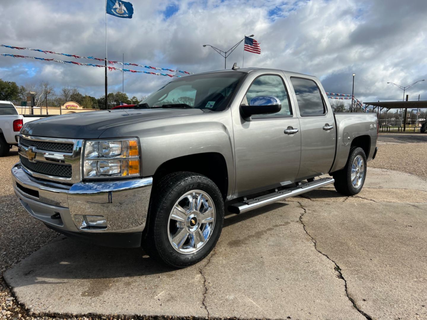 2013 Gray /Black Chevrolet Silverado 1500 LT (3GCPKSE70DG) with an 5.3L V8 engine, 6-Speed Automatic transmission, located at 4520 Airline Hwy, Baton Rouge, LA, 70805, (225) 357-1497, 30.509325, -91.145432 - 2013 Chevy Silverado Crew Cab 4X4 5.3 V8 Gas, 160K Miles, Power Windows, Locks & Mirrors, Spray In Bedliner, Tow Pkg. NO IN HOUSE FINANCING. FOR INFO PLEASE CONTACT JEFF AT 225 357-1497 CHECK OUT OUR A+ RATING WITH THE BETTER BUSINESS BUREAU WE HAVE BEEN A FAMILY OWNED AND OPERATED BUSINESS AT THE - Photo#0